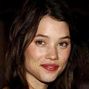 facts on Astrid Berges-Frisbey
