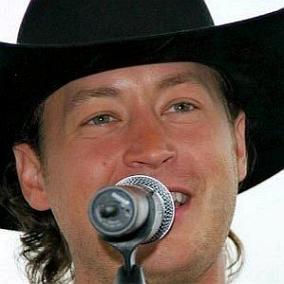 facts on Paul Brandt
