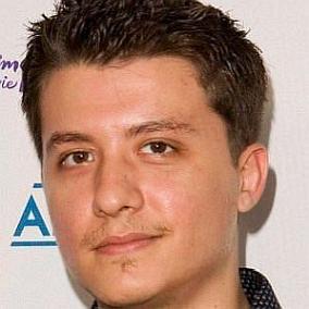 facts on Ryan Buell