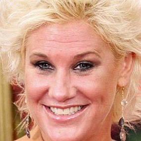 Anne Burrell facts