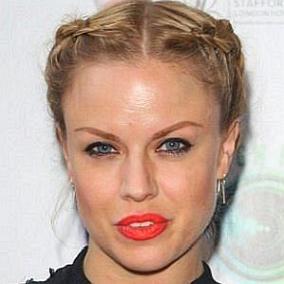 Joanne Clifton facts