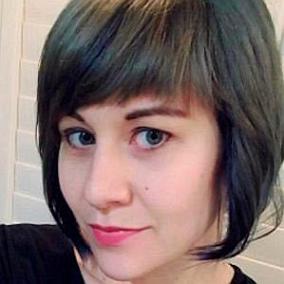 facts on Holly Conrad