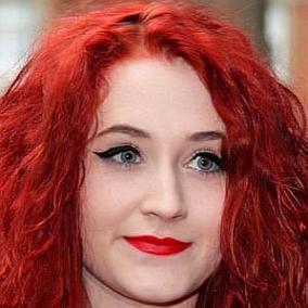 facts on Janet Devlin