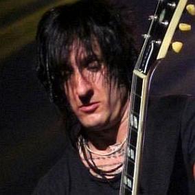 facts on Richard Fortus