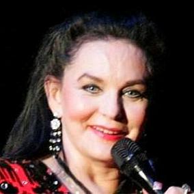 Crystal Gayle facts