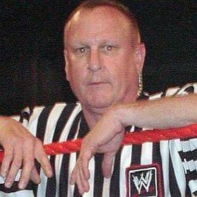 facts on Earl Hebner