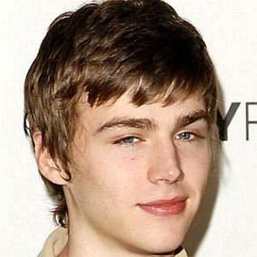 facts on Miles Heizer