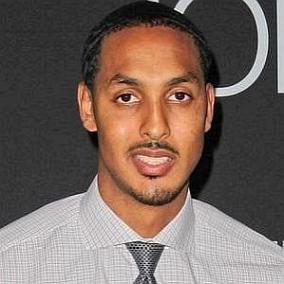 facts on Ryan Hollins