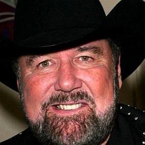 Johnny Lee facts