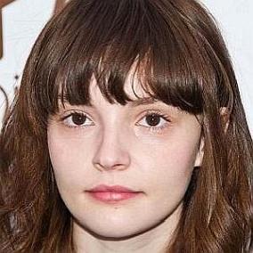 facts on Lauren Mayberry