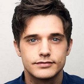 facts on Andy Mientus