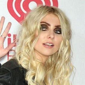 facts on Taylor Momsen