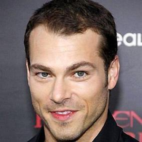 facts on Shawn Roberts