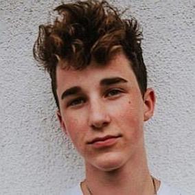 facts on Hunter Rowland