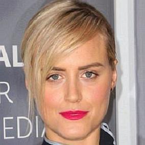 facts on Taylor Schilling