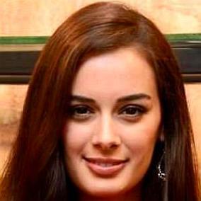 facts on Evelyn Sharma
