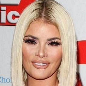 facts on Chloe Sims