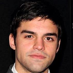 Sean Teale facts