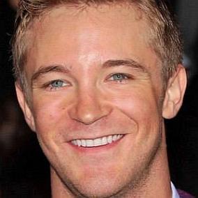 facts on Michael Welch