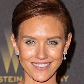 facts on Nicky Whelan