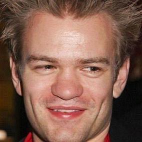 facts on Deryck Whibley