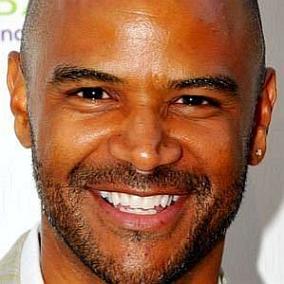 facts on Dondre Whitfield